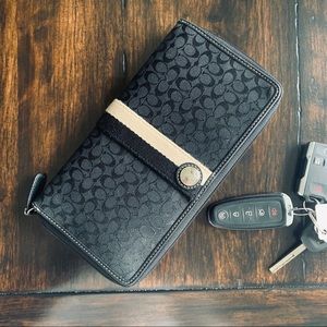 Coach Signature Clutch Wallet Black